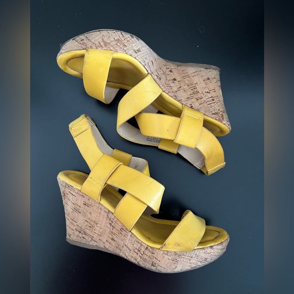 Aldo yellow wedges, size US 5